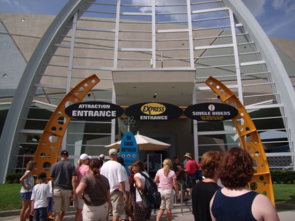 Universal Express Entrance