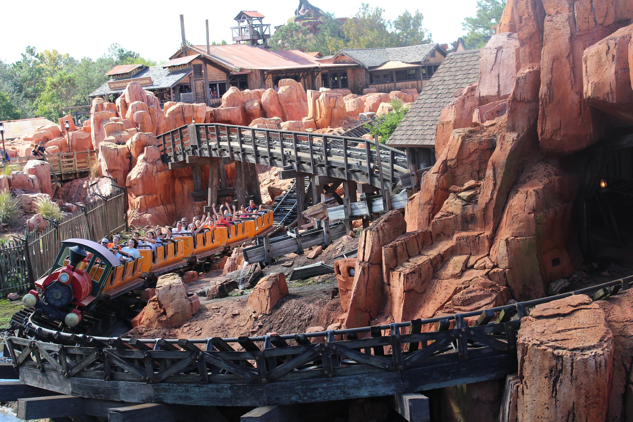 Big Thunder Mountain, Theme Park Tourist