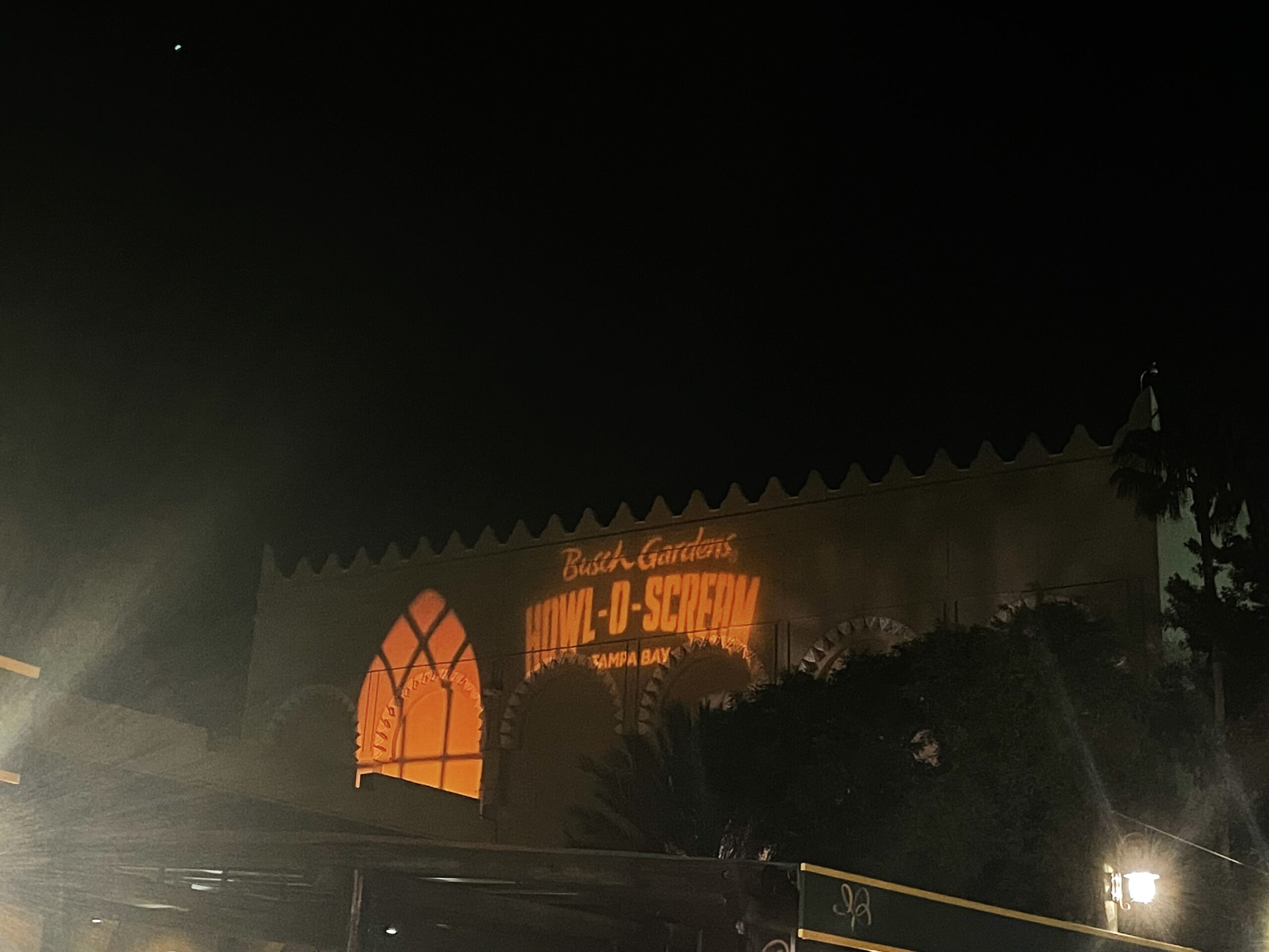 Howl-O-Scream's entrance